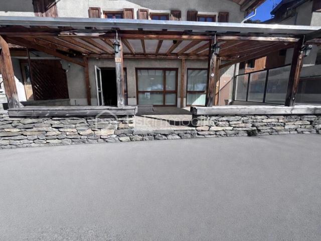 Appartement 58m² Lanslevillard + terrasse 40m² exploitable