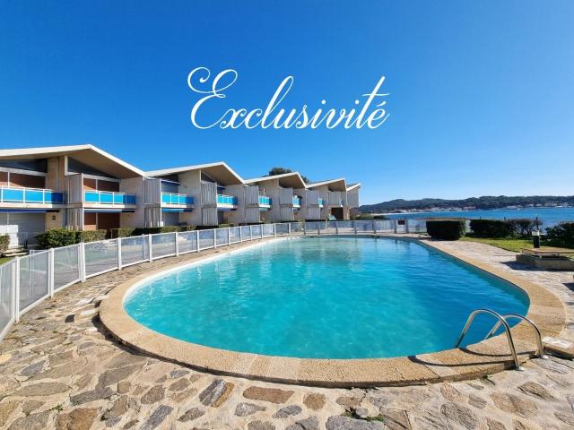 Exclusivité, pied dans l'eau pour ce T2 + parking à la Seyne sur
