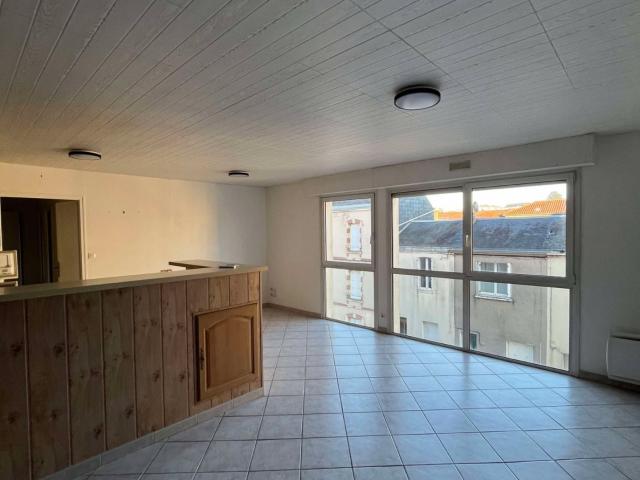 Appartement 68 m² at Bressuire 79300, France