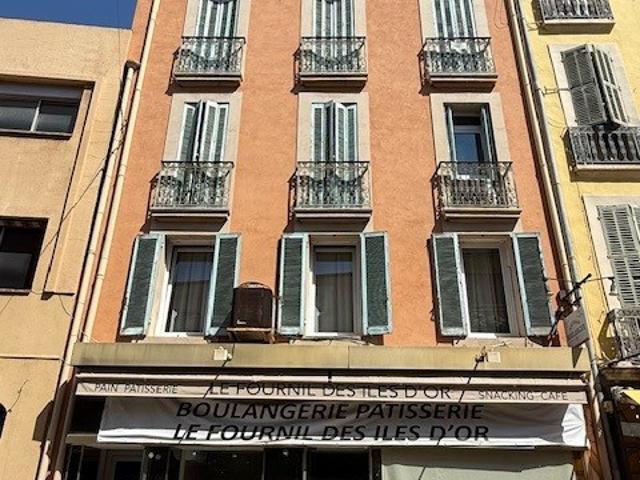Appartement 69.28 m² 3Pièces Hyères 690 € HAI* HYERES HYPER CENTRE T3 traversant de 69.28 m²