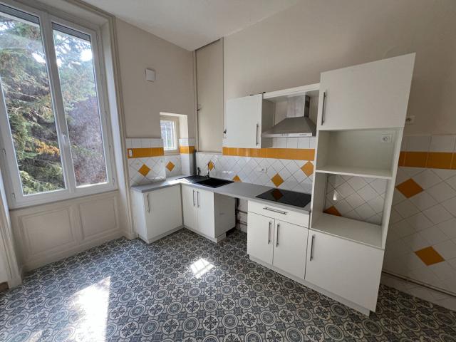 Appartement 6 pièce s 4 chambre s 150 m²