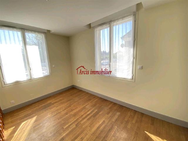 Appartement 6 pièces, 98 m² à louer à Arcis sur Aube 10700