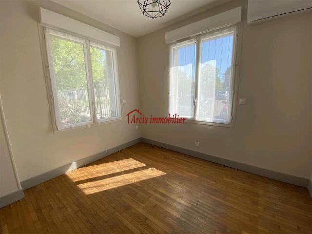 Appartement 6 pièces, 98 m² à louer à Arcis sur Aube 10700