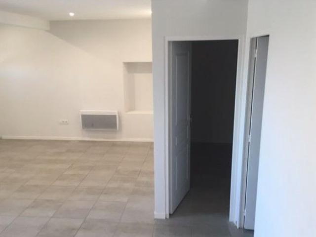 Appartement 6 pièces, 98 m² à louer à Cavignac 33620