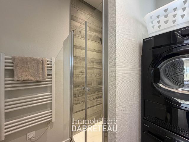 Appartement 6 pièces, 101 m² à louer à Lyon 8 69008