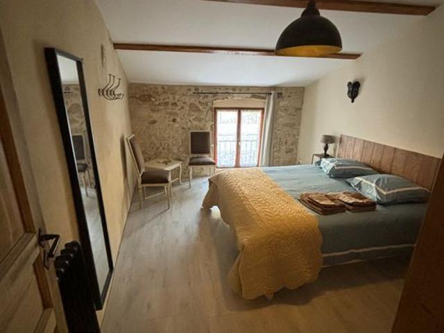 Appartement 6 pièces, 135 m² à louer à Eyragues 13630