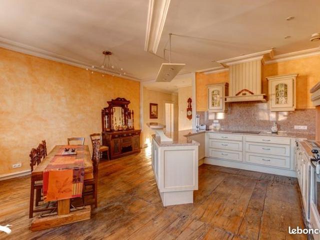 Appartement 6 pièces 144 m²