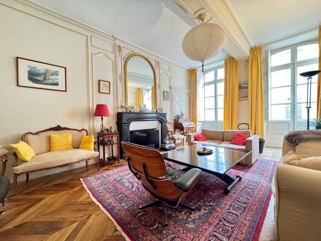 Appartement 6 pièces 145 m²