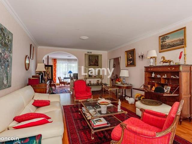 Appartement 6 pièces 150 m²