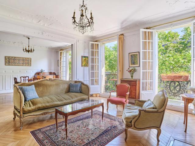 Appartement 6 pièces 151 m²