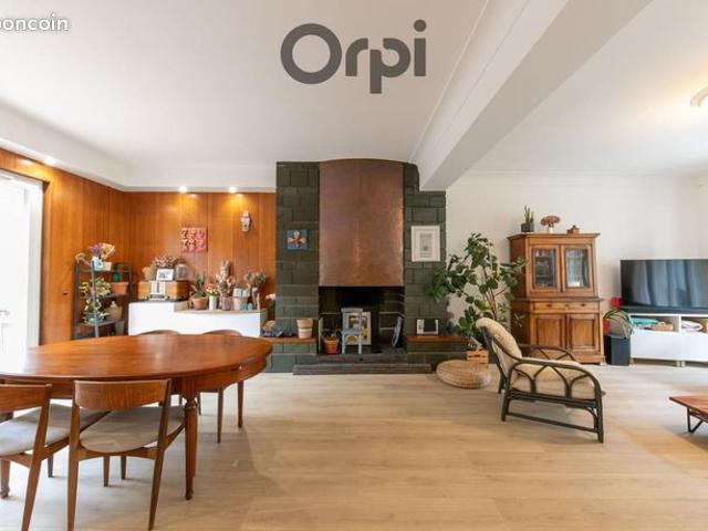 Appartement 6 pièces 158 m²