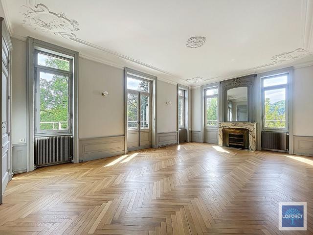 Appartement 6 pièces 159 m²