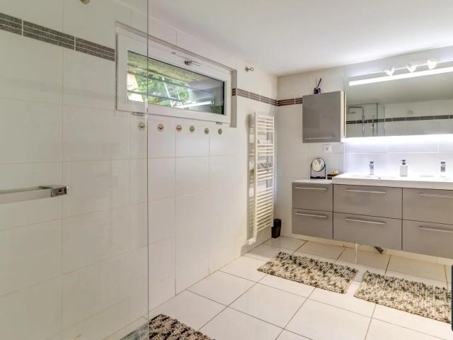 Appartement 6 pièces, 160 m² à louer à Charly 69390