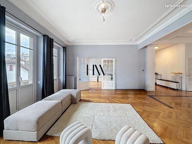 Appartement 6 pièces 161 m²