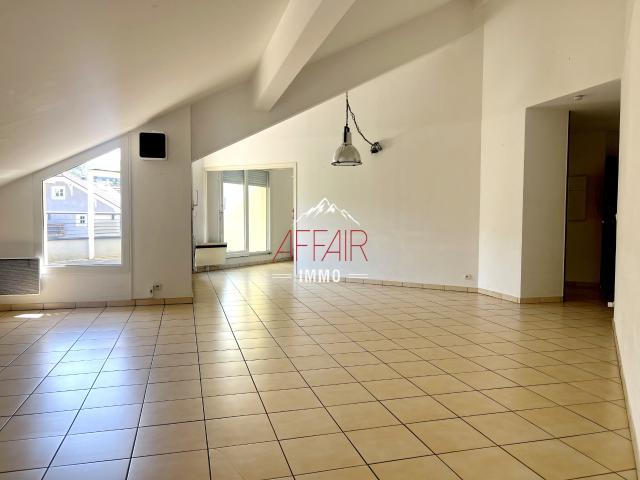 Appartement 6 pièces, 168 m² à louer à Collonges sous Salève 74160
