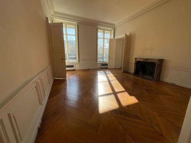 Appartement 6 pièces 173 m²