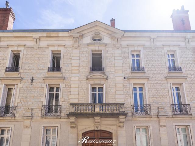 Appartement 6 pièces 176 m²