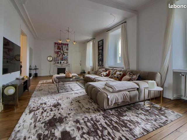 Appartement 6 pièces 180 m²