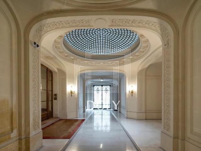Appartement 6 pièces 181 m²