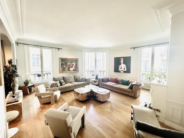Appartement 6 pièces 181 m²
