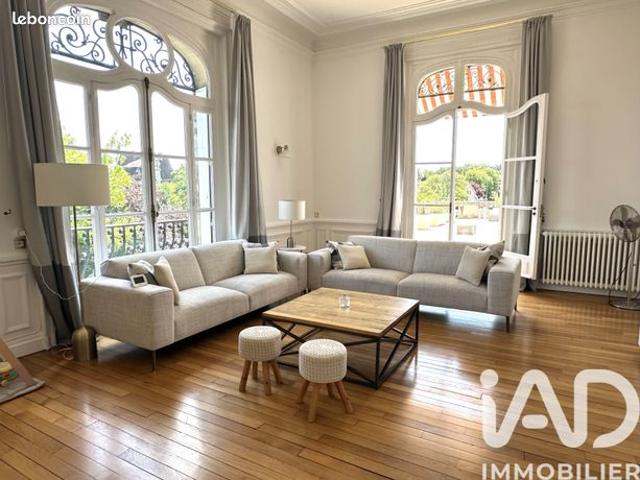 Appartement 6 pièces 181 m²