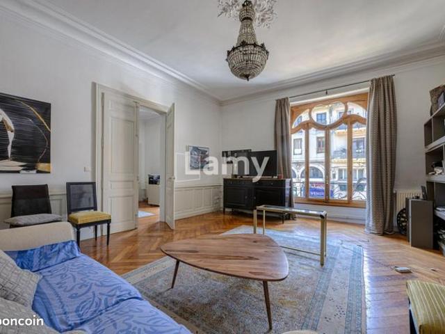 Appartement 6 pièces 186 m²