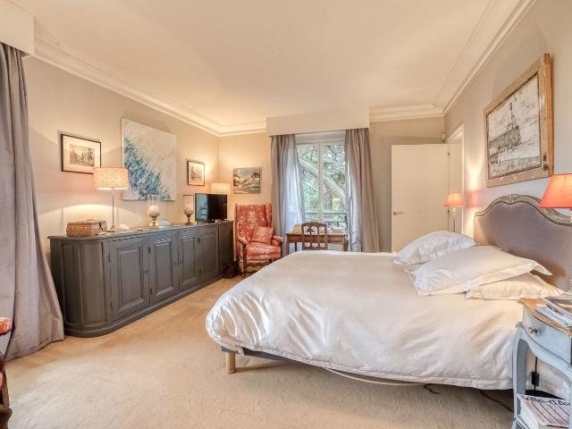 Appartement 6 pièces, 188 m² à louer à Ville d'Avray 92410