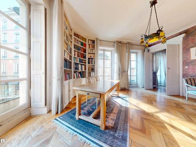 Appartement 6 pièces 196 m²