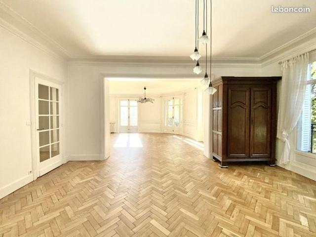 Appartement 6 pièces 196 m²