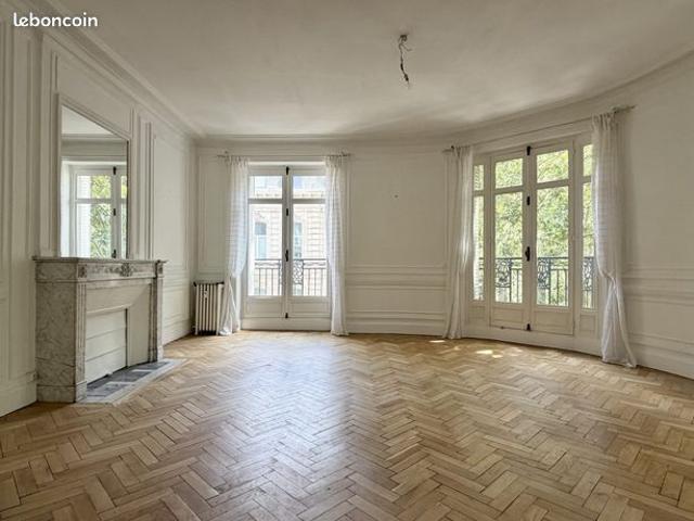 Appartement 6 pièces 196 m²