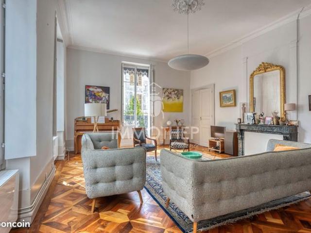 Appartement 6 pièces 198 m²