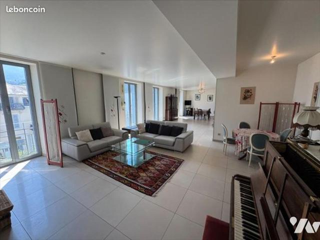 Appartement 6 pièces 201 m²