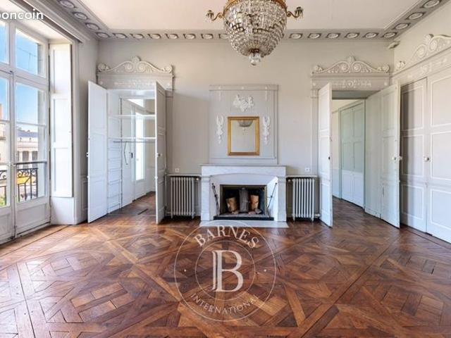 Appartement 6 pièces 203 m²