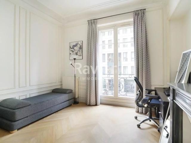 Appartement 6 pièces, 208 m² à louer à Paris 17 75017