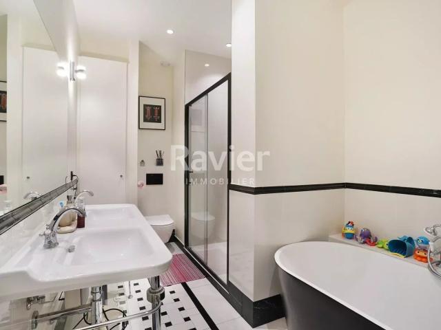 Appartement 6 pièces, 208 m² à louer à Paris 17 75017