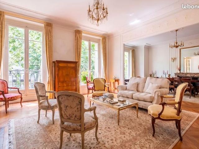 Appartement 6 pièces 211 m²