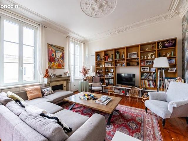 Appartement 6 pièces 211 m²