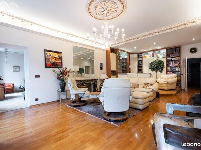 Appartement 6 pièces 211 m²