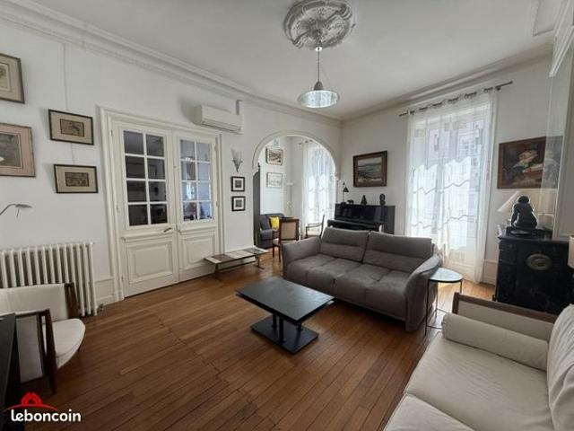 Appartement 6 pièces 211 m²
