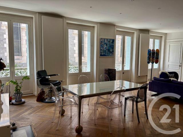 Appartement 6 pièces 215 m²
