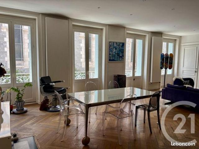 Appartement 6 pièces 215 m²