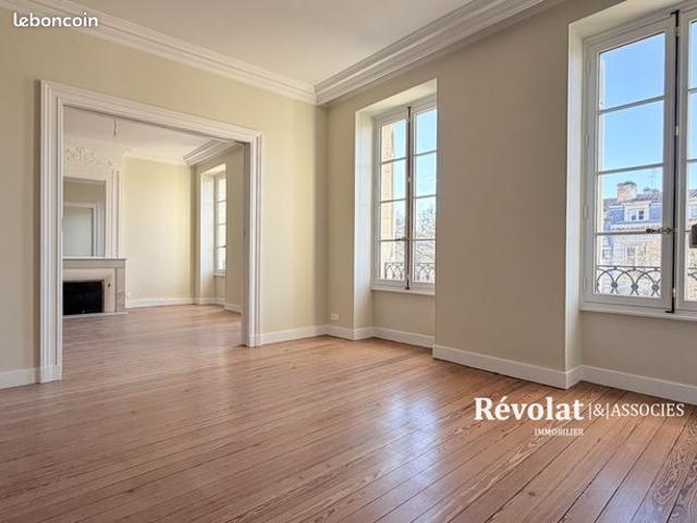 Appartement 6 pièces 216 m²