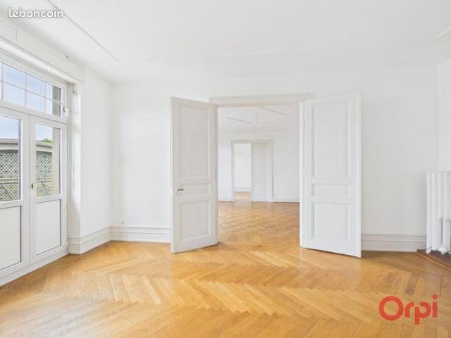 Appartement 7 pièces 217 m²