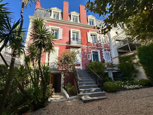 Appartement 6 pièces 217 m²