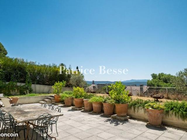 Appartement 6 pièces 218 m²