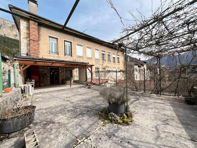 Appartement 6 pièces 218 m²