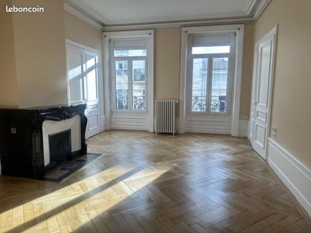Appartement 6 pièces 218 m²