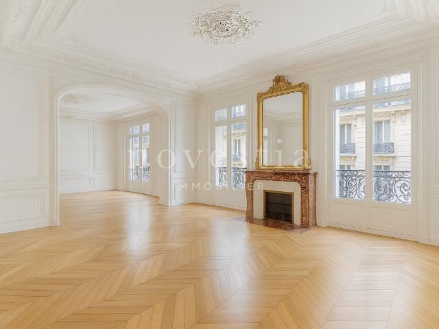 Appartement 6 pièces 220 m²