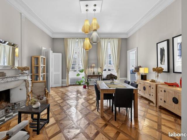 Appartement 6 pièces 220 m²
