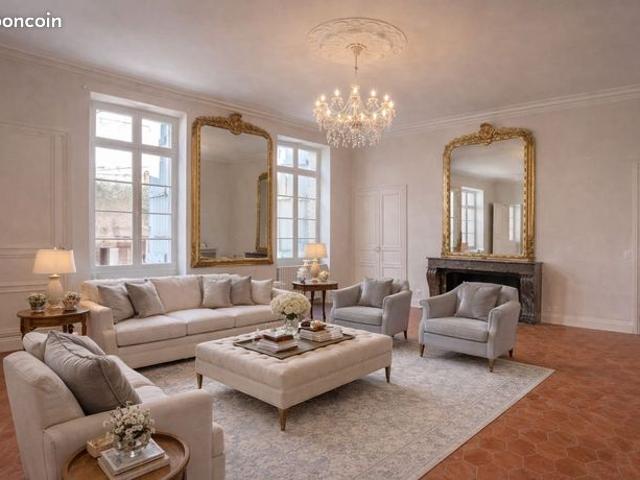 Appartement 6 pièces 220 m²